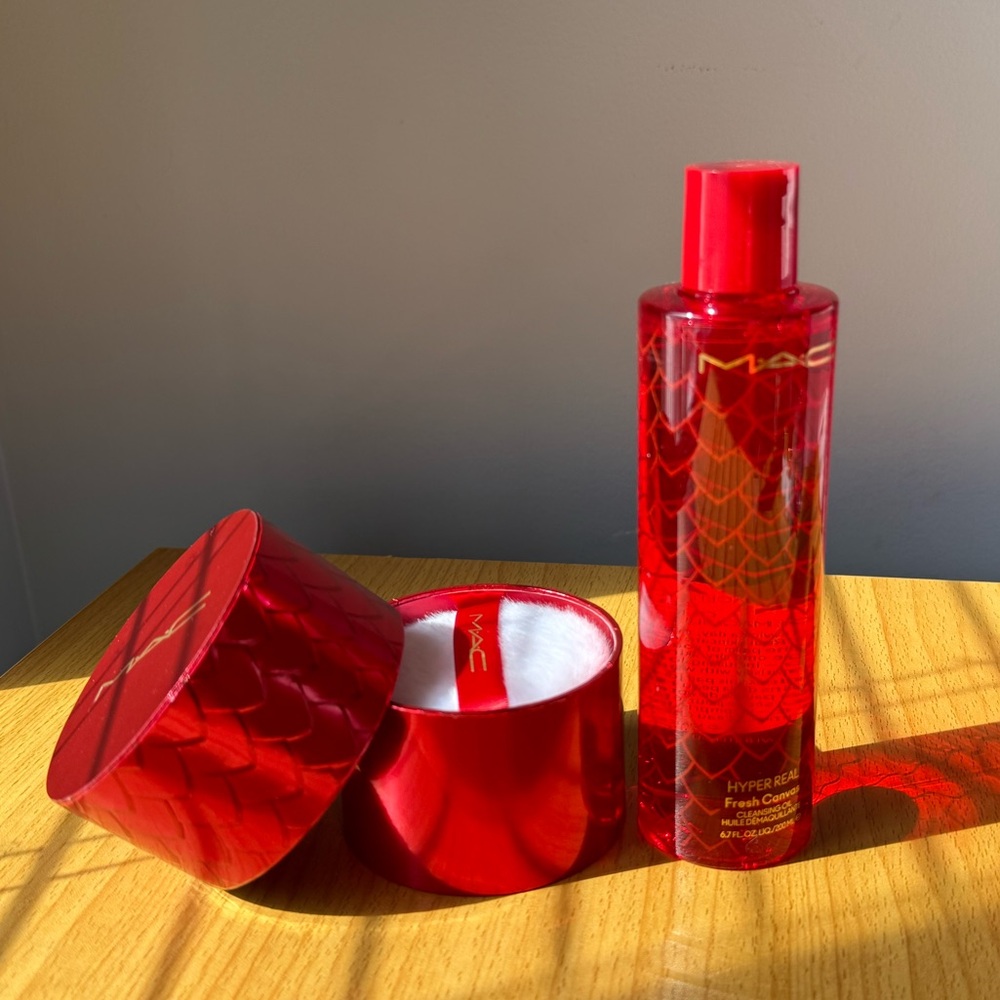 NEW MAC Cosmetics Cleansing Oil + Setting Powder Duo